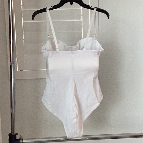 Pink Petals Control Shaper (Girdle) White, 30C,  Adjustable Straps - Picture 9 of 12